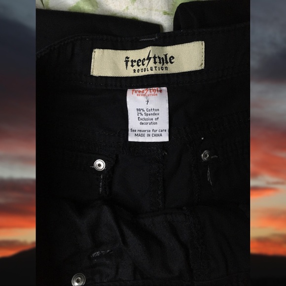 Skeleton hand and rose custom jeggings - Picture 4 of 4